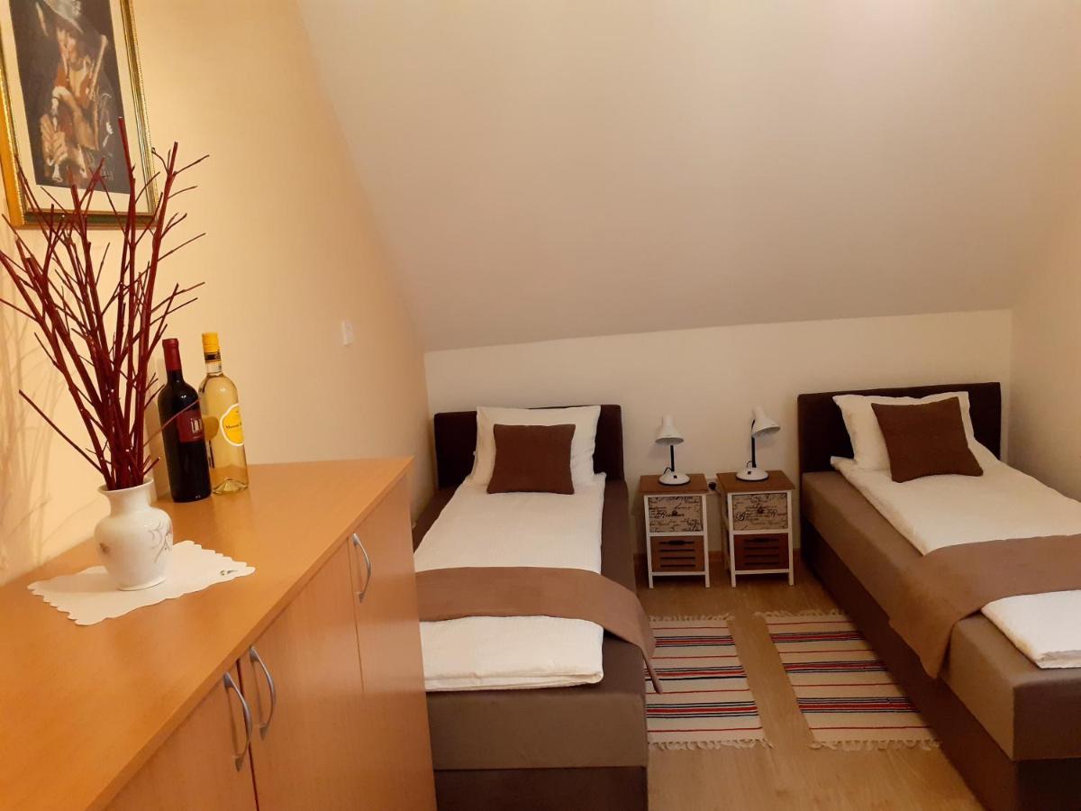 Pacsirta Vendeghaz Hotel Egerszalok Bagian luar foto